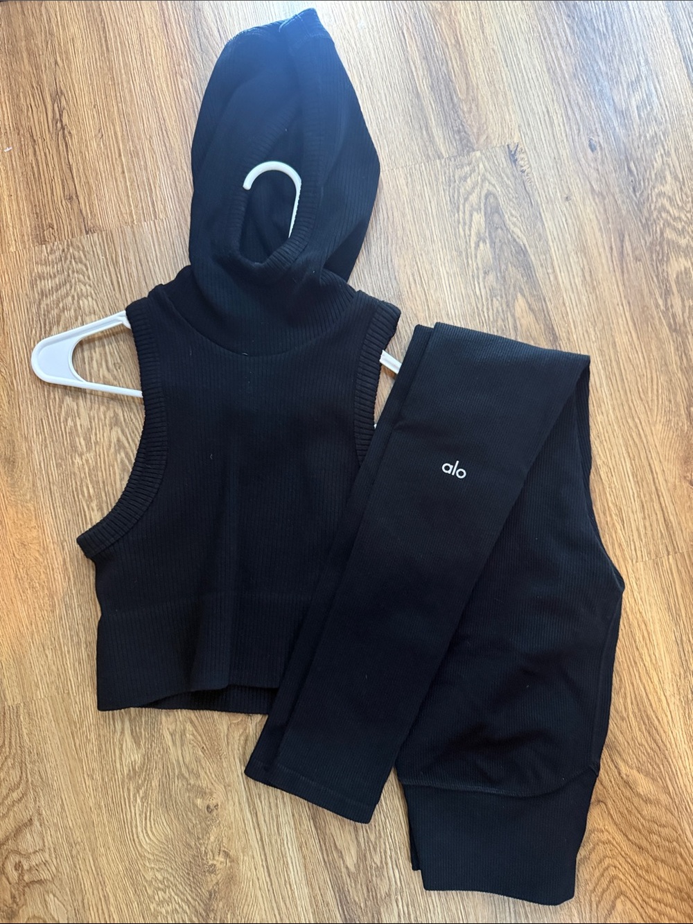 ALO Yoga Black Ribbed Hooded Top & Matching Leggings - medium bottom small top